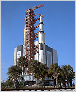 Apollo 10 jede na startovac� rampu