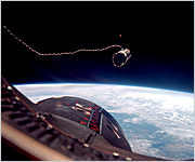 Pohled z paluby Gemini na Agenu 